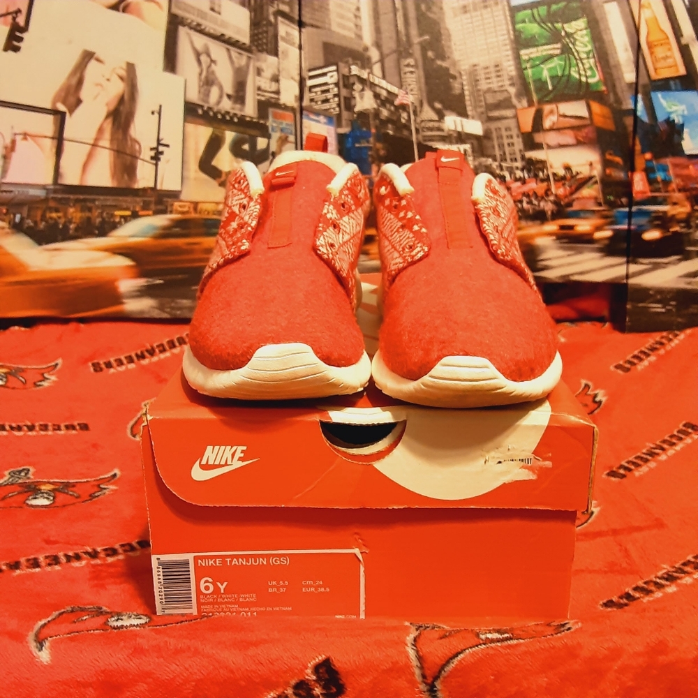 Nike Tan Jun size 6